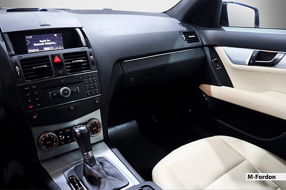Mercedes-Benz C320 14 of 21