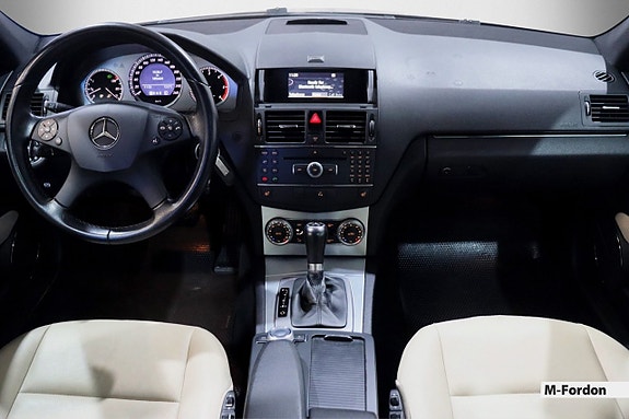 Mercedes-Benz C320 13 of 21