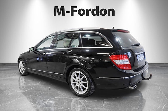 Mercedes-Benz C320 3 of 5