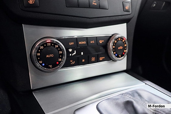 Mercedes-Benz C320 19 of 21