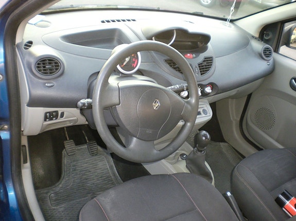 Renault Twingo 6 of 11