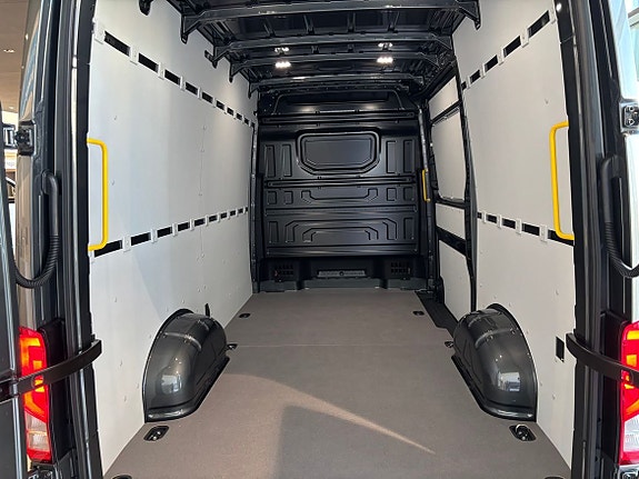 Volkswagen Crafter 5 of 9