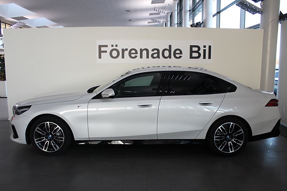 BMW i5 3 of 5