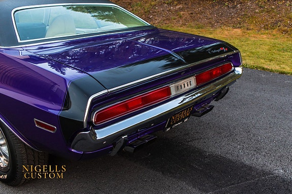 Dodge Challenger 6 of 27