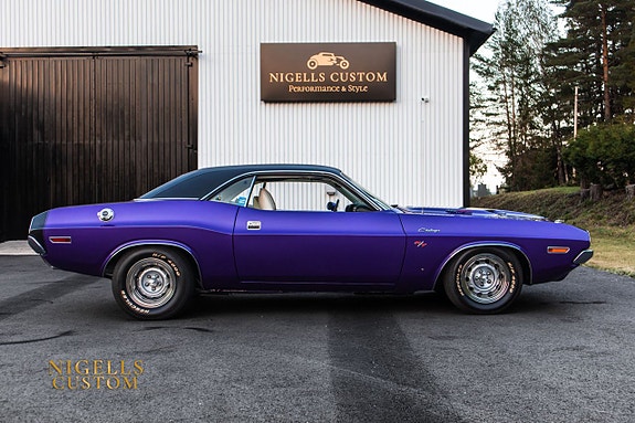 Dodge Challenger 12 of 27