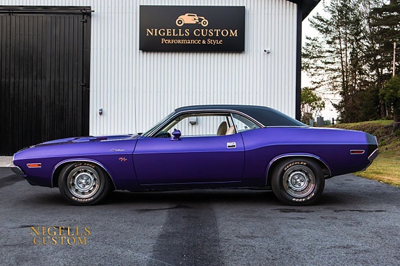 Dodge Challenger 2 of 5