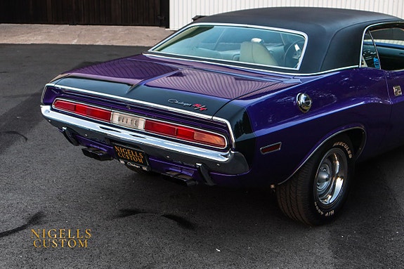Dodge Challenger 8 of 27