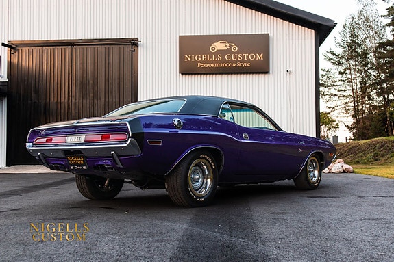 Dodge Challenger 11 of 27