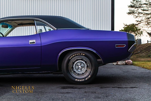 Dodge Challenger 4 of 5