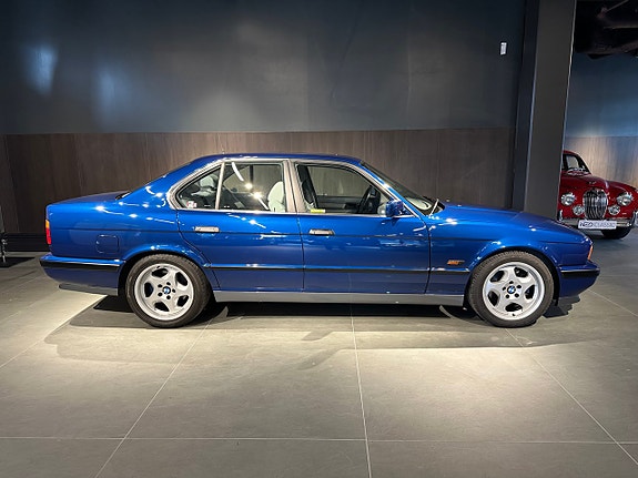 BMW M5 4 of 5