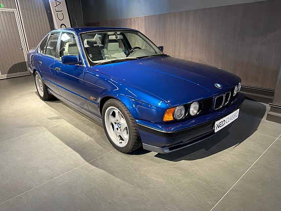 BMW M5 2 of 5