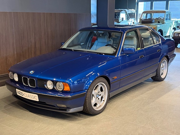 BMW M5 2 of 26