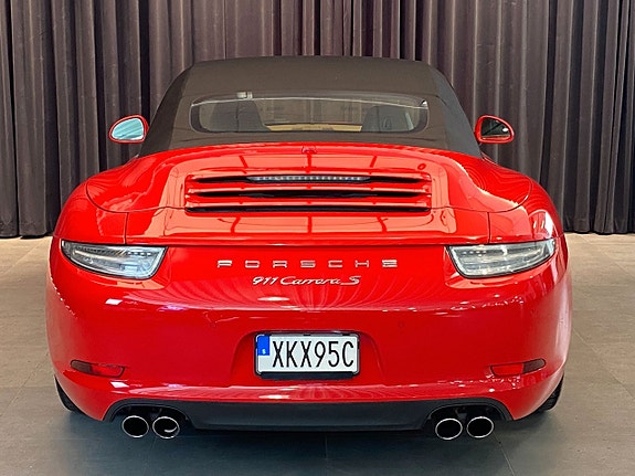 Porsche 911 Carrera S 3 of 5