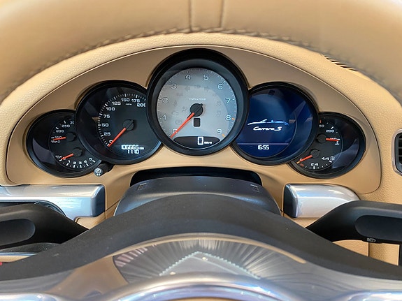 Porsche 911 Carrera S 17 of 30