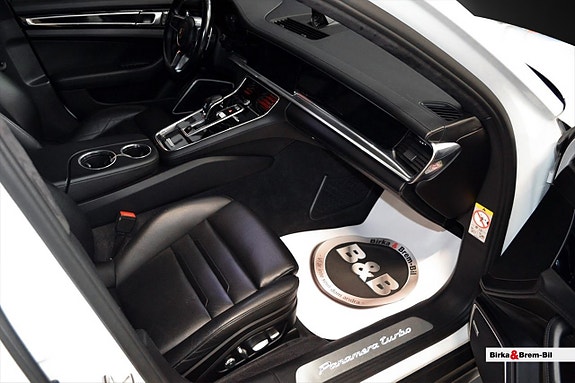 Porsche Panamera Turbo 13 of 17