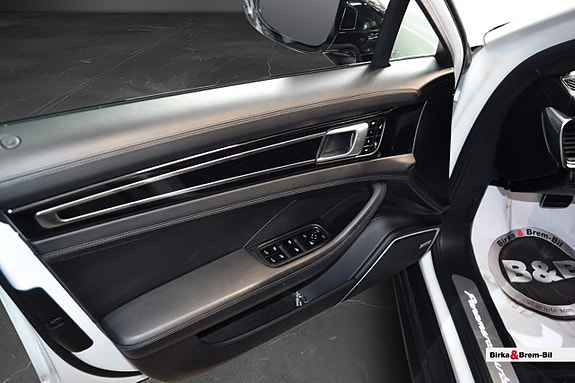 Porsche Panamera Turbo 12 of 17