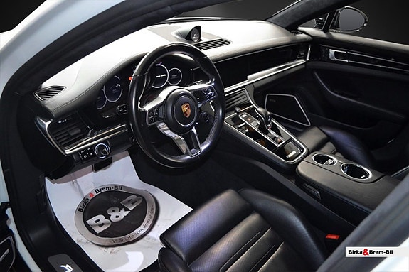 Porsche Panamera Turbo 11 of 17