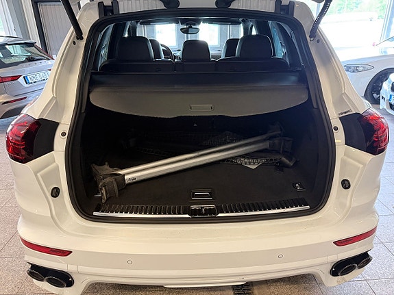 Porsche Cayenne GTS 11 of 25