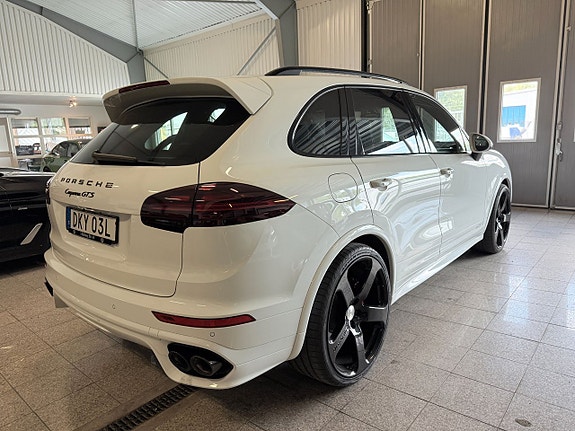 Porsche Cayenne GTS 3 of 5