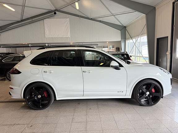 Porsche Cayenne GTS 2 of 5