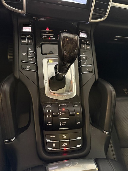 Porsche Cayenne GTS 21 of 25