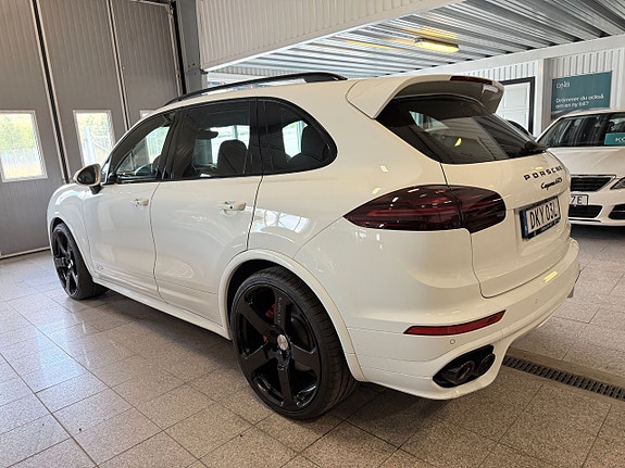 Porsche Cayenne GTS 5 of 5