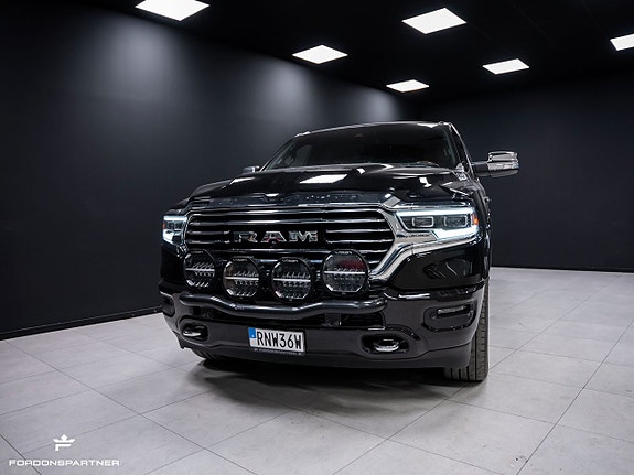 Dodge RAM 1500 2 of 5