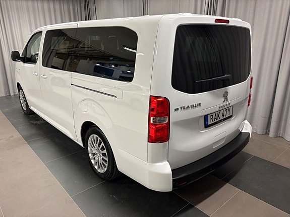 Peugeot e-Traveller 3 of 14