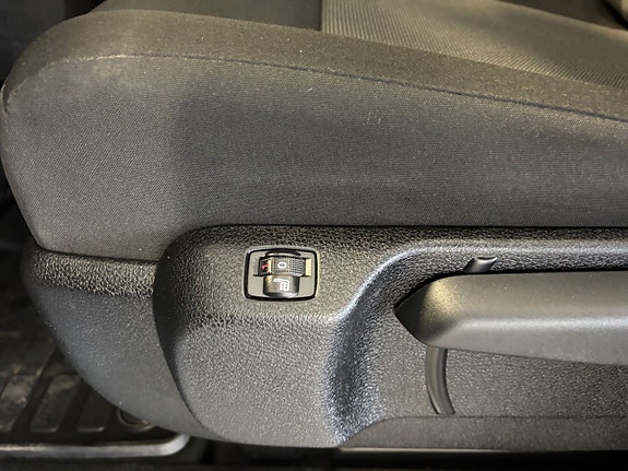 Peugeot e-Traveller 8 of 14