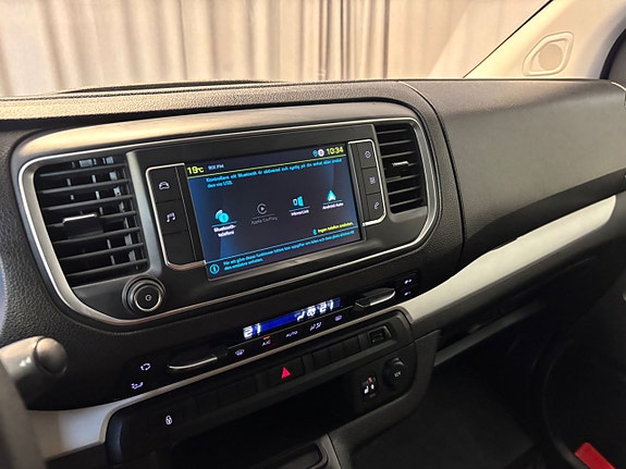 Peugeot e-Traveller 13 of 14