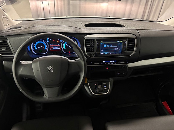 Peugeot e-Traveller 10 of 14