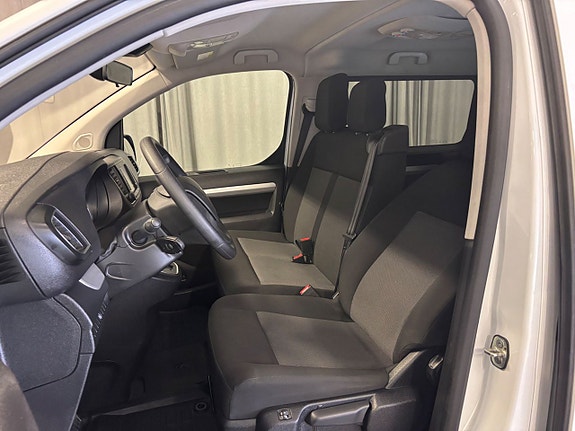 Peugeot e-Traveller 7 of 14
