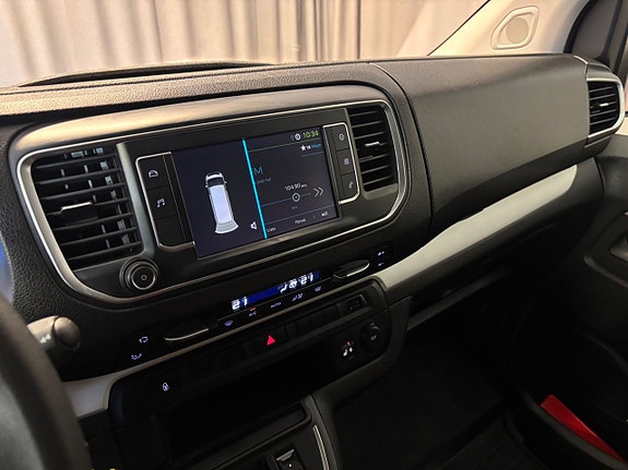 Peugeot e-Traveller 12 of 14