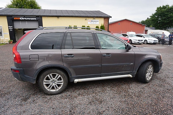 Volvo XC90 3 of 5