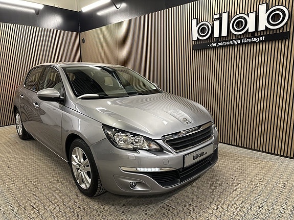 Peugeot 308 2 of 9