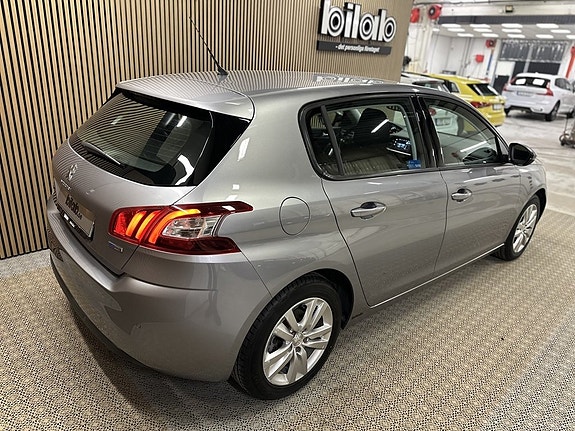 Peugeot 308 4 of 9