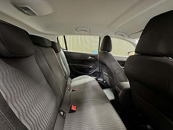 Peugeot 308 8 of 9