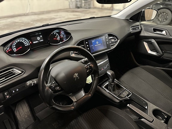 Peugeot 308 6 of 9