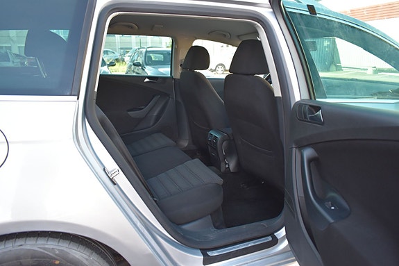 Volkswagen Passat 10 of 15