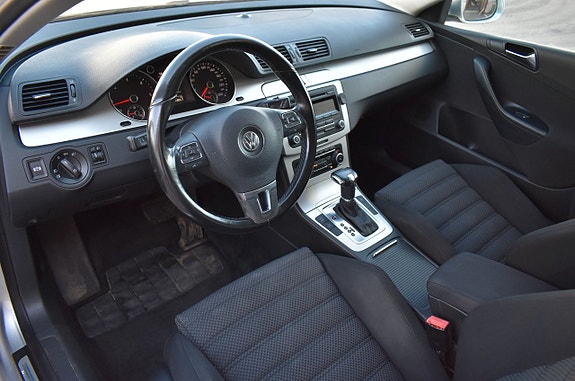 Volkswagen Passat 13 of 15