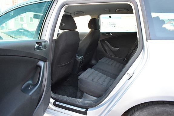 Volkswagen Passat 11 of 15