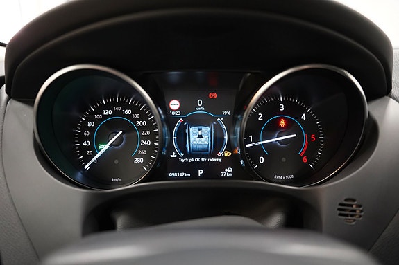 Jaguar F-PACE 12 of 20