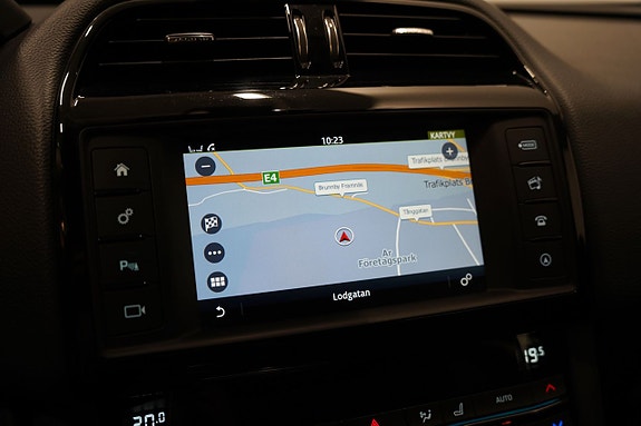 Jaguar F-PACE 16 of 20