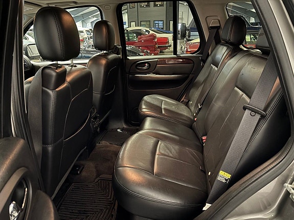 Saab 9-7X 9 of 13