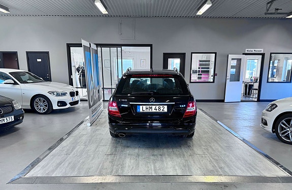Mercedes-Benz C180 4 of 4