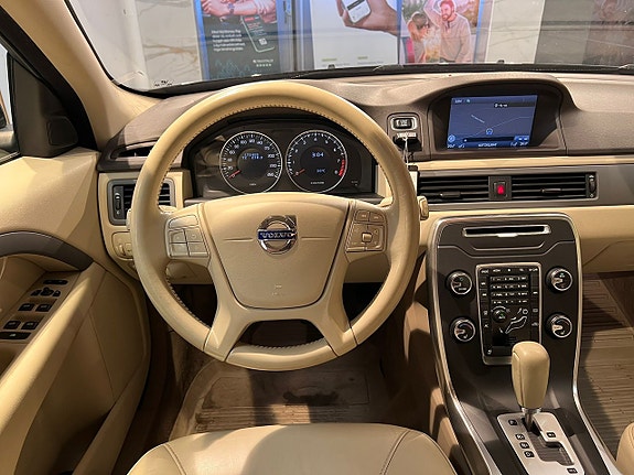 Volvo V70 10 of 24