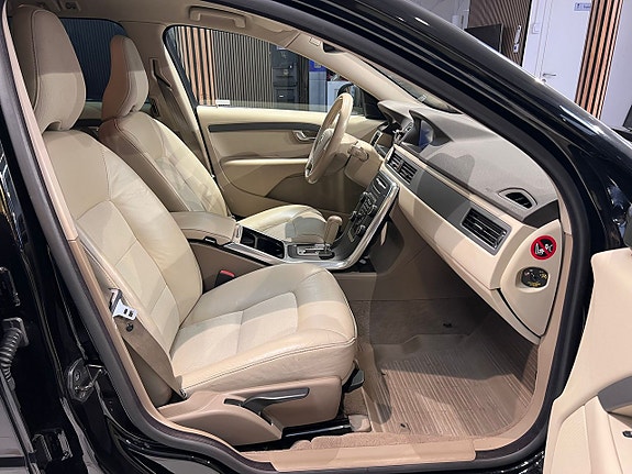 Volvo V70 18 of 24