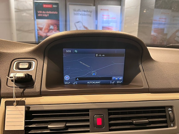 Volvo V70 11 of 24