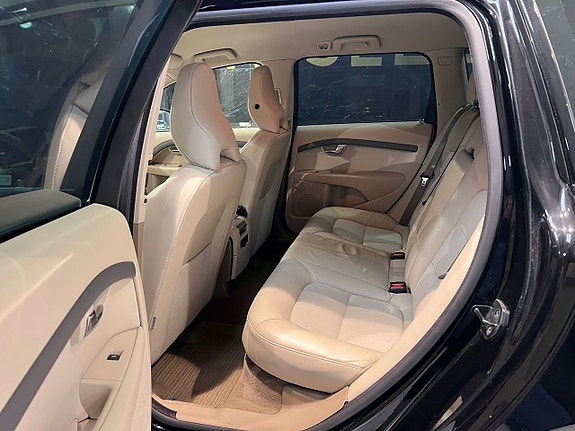 Volvo V70 16 of 24