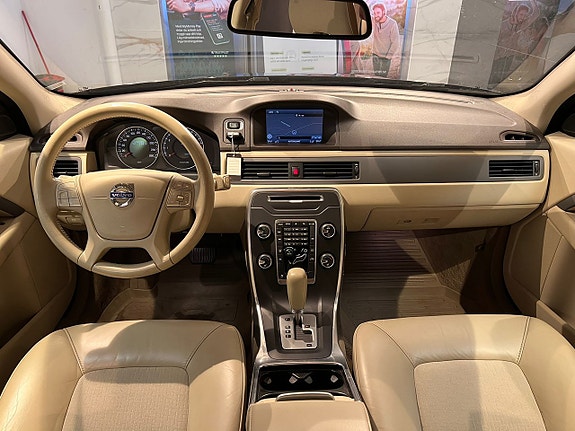 Volvo V70 9 of 24